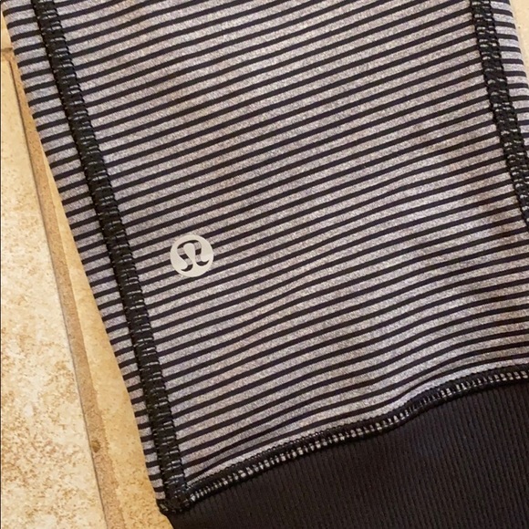Lululemon Runday Crop *RARE* - Picture 4 of 10